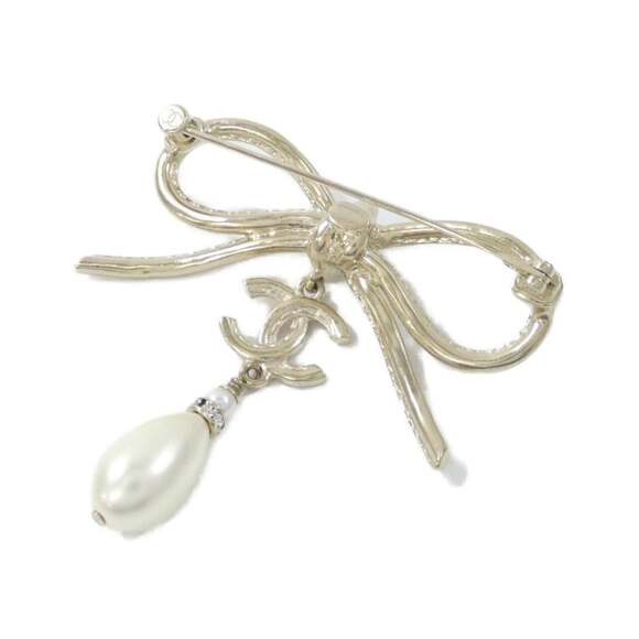 CHANEL Authentic White Brooch